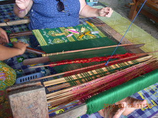 Indonesia - Lombok - loom-weaving village