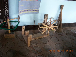 Indonesia - Lombok - loom-weaving village