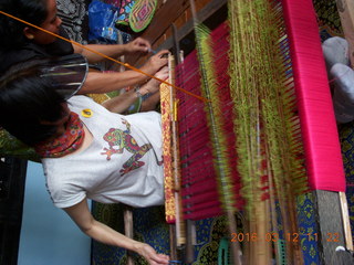 Indonesia - Lombok - loom-weaving village