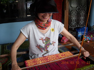 Indonesia - Lombok - loom-weaving village