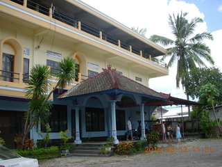 Indonesia - Lombok - loom-weaving village