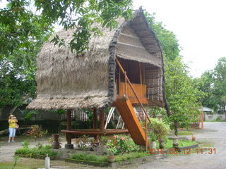 Indonesia - Lombok - loom-weaving village