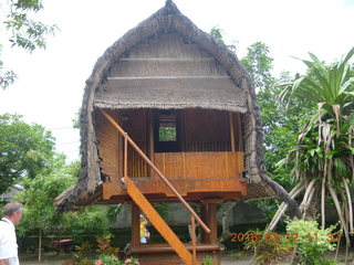 Indonesia - Lombok - loom-weaving village