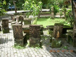 107 99c. Indonesia - Lombok - loom-weaving village