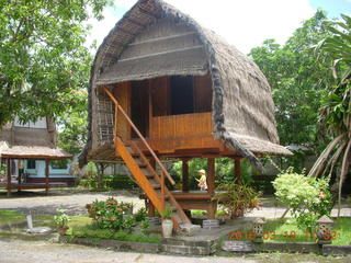 108 99c. Indonesia - Lombok - loom-weaving village