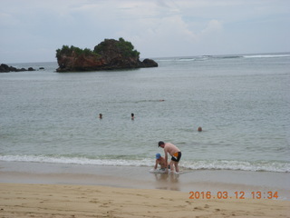 136 99c. Indonesia - Lombok - Novotel lunch and beach