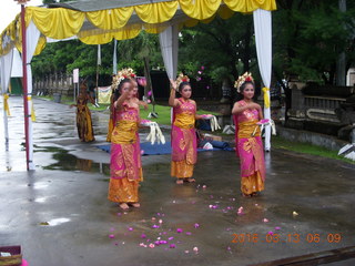 Indonesia - Bali - port dancers