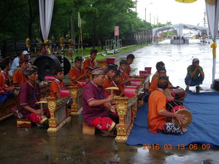 3 99d. Indonesia - Bali - port musicians