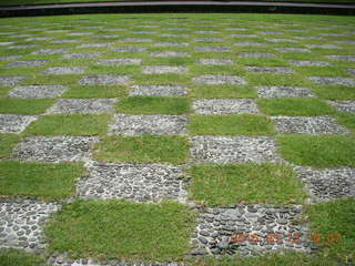 Indonesia - Bali - temple at Klungkung - checkered lawn