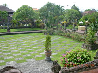 Indonesia - Bali - temple at Klungkung - checkered lawn