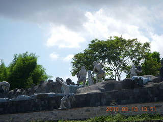 351 99d. Indonesia - Bali - bus ride - monument