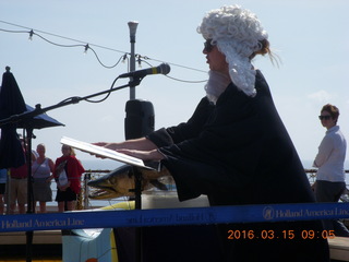 Volendam - King Neptune visit - judge