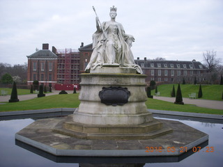 London run - statue of Queen Victoria