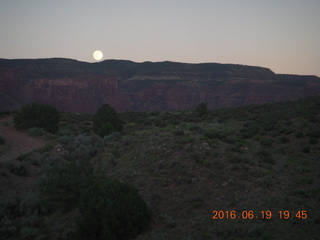 Cottonwood (P52) dinner fly-in - close-up view of moonrise
