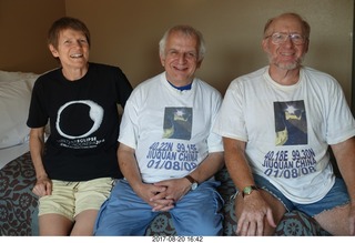 Thermopolis Day's Inn - Gwyneth, Simon with the right shirt, Adam with the wrong shirt