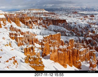 folks taking sunrise pictures at bryce canyon