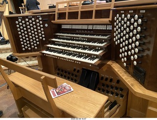 pipe organ console