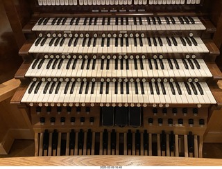 pipe organ console