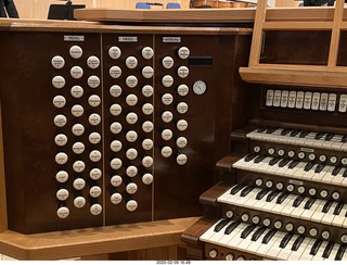 pipe organ console