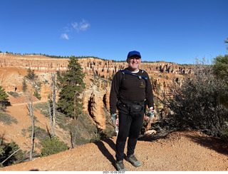 3484 a18. Bryce Canyon - Peekaboo hike + Adam