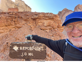 3487 a18. Bryce Canyon - Peekaboo hike - Bryce Point sign - Adam