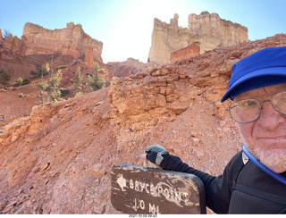3488 a18. Bryce Canyon - Peekaboo hike - Bryce Point sign - Adam