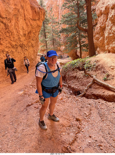 3493 a18. Bryce Canyon - Wall Street hike - Adam