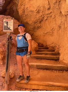 3498 a18. Bryce Canyon - Wall Street hike - Adam - sign