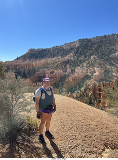 3505 a18. Bryce Canyon Fairyland Trail hike - Adam