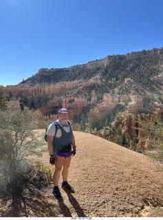 3506 a18. Bryce Canyon Fairyland Trail hike - Adam