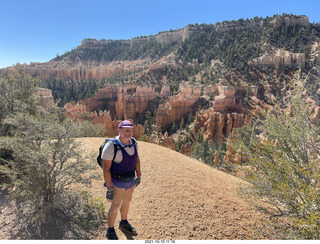 3507 a18. Bryce Canyon Fairyland Trail hike - Adam