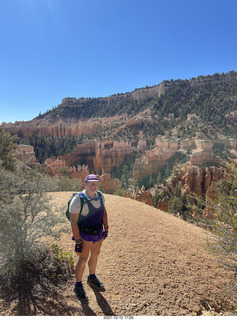 3512 a18. Bryce Canyon Fairyland Trail hike - Adam