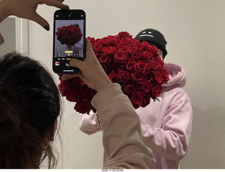 making big roses vase + cell phone