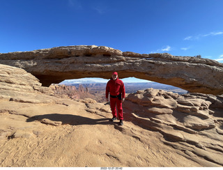 Utah - Canyonlands - Mesa Arch + Adam