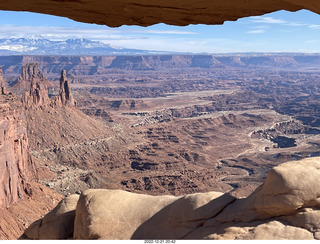 Utah - Canyonlands - Mesa Arch + Adam