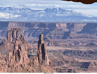 Utah - Canyonlands - Mesa Arch + Adam
