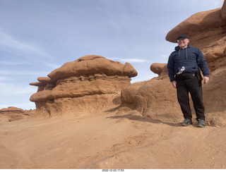 Utah - Canyonlands - Mesa Arch + Adam