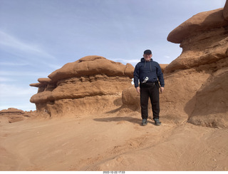 Utah - Canyonlands - Mesa Arch + Adam