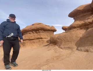 Utah - Canyonlands - Mesa Arch + Adam