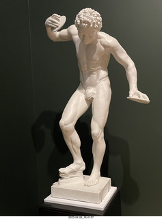 264 a1s. New Zealand - Auckland Art Museum - man sculpture