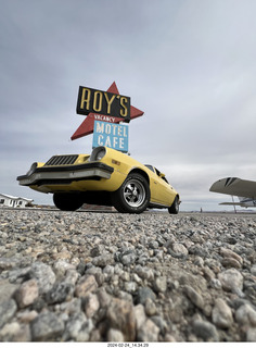 Amboy - Roy's Motel + car + N8377W