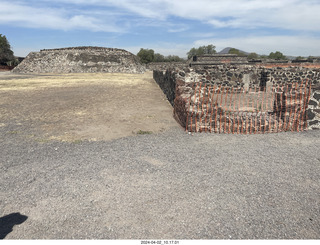 41 a24. Teotihuacan - Temple of the Sun
