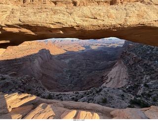 424 a2q. Utah - Canyonlands National Park - Mesa Arch