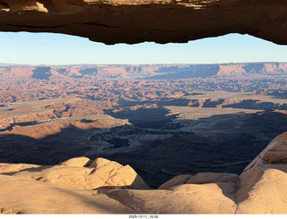 428 a2q. Utah - Canyonlands National Park - Mesa Arch