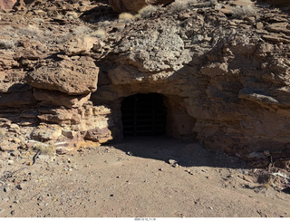 138 a2q. Utah - Mineral Canyon hike - mine