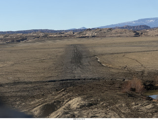 290 a2q. aerial - Utah - canyonlands - Temple Mountain (very soft)