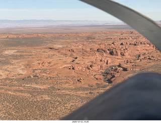 325 a2q. aerial - Utah - canyonlands