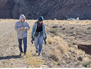 368 a2q. Utah - Hidden Splendor hike - Tyler and Heather