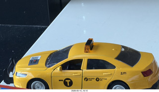 8 a2v. New York City - taxi toy