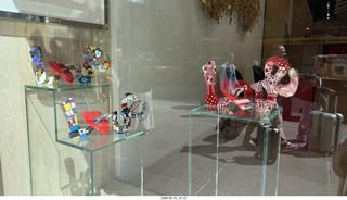 44 a2v. New York City - window displays